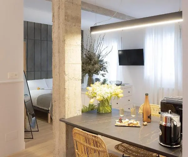 Shiny By Oldtown 圣塞瓦斯蒂安