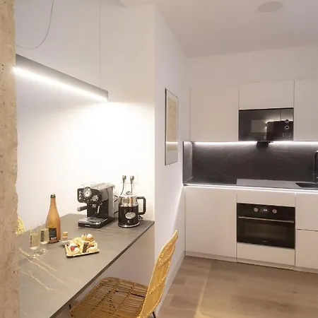 Shiny By Oldtown Apartment *